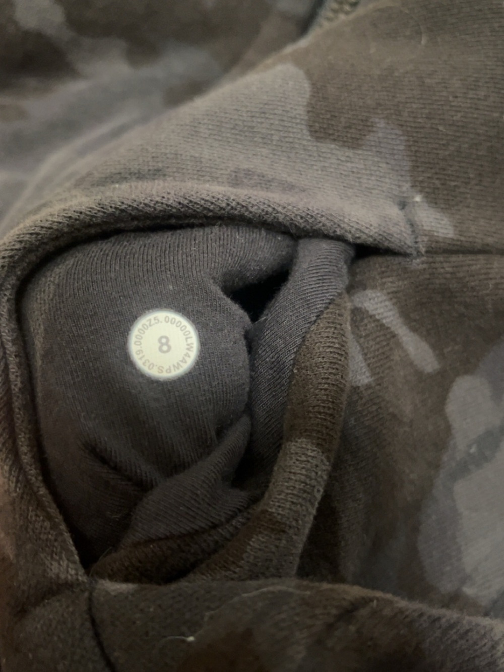 Lululemon Scuba Hoodie *Light
Cotton Fleece Incognito Camo black women’s size 8 - Picture 6 of 6